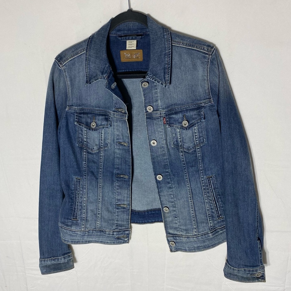 Levi’s Red Tag Lightly Distressed Blue Denim Jacket Jean Jacket M Festival Retro